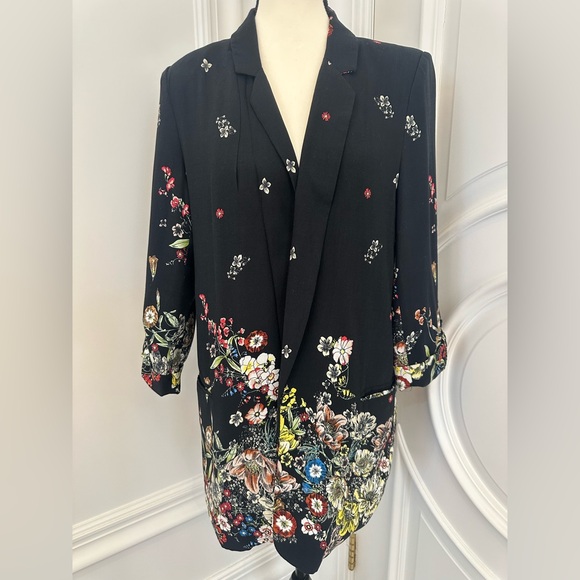 Beulah Jackets & Blazers - Beulah Black Floral Rolled Up Sleeve Blazer (Size Medium)